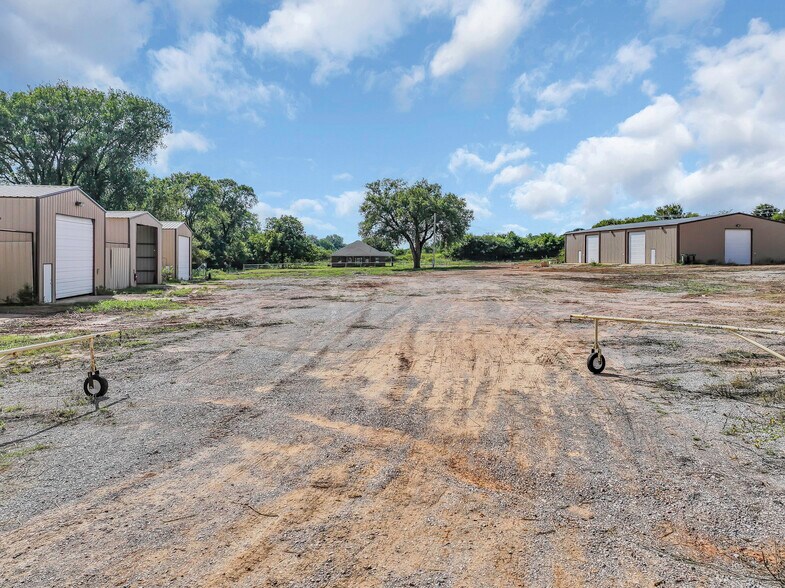 More Photos Of 10910 N County Road 3010, Lindsay Warehouse For Sale