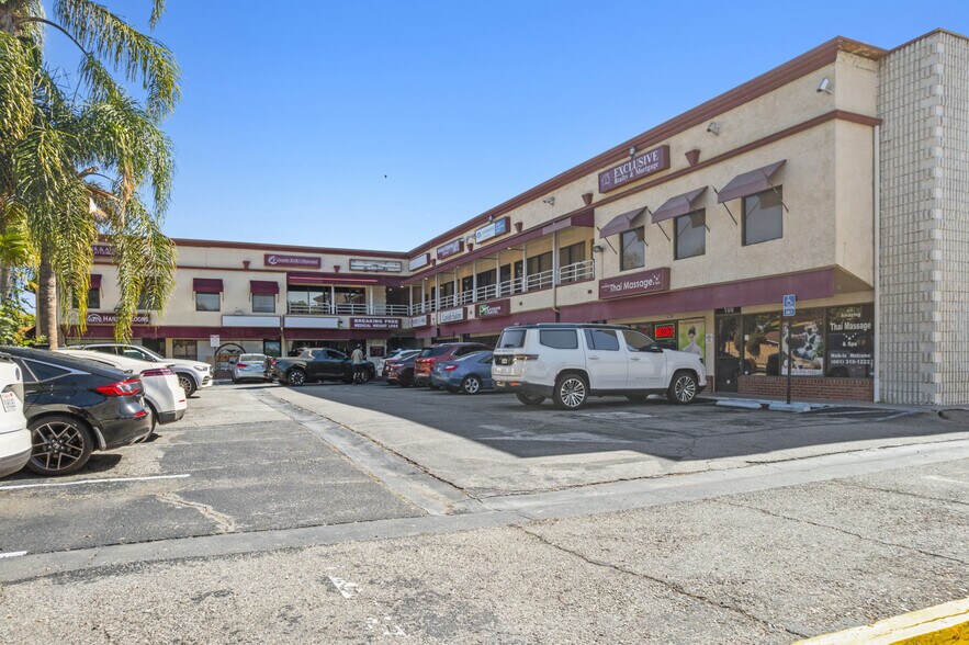 More Photos Of 23942-23945 Lyons Ave, Santa Clarita Storefront Retail Office For Lease