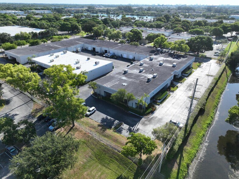 More Photos Of 3320-3350 NW 53rd St, Fort Lauderdale Light Manufacturing For Lease