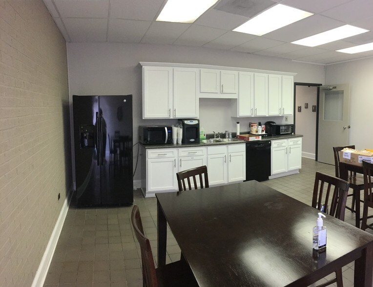 More Photos Of 1627 Navaho Dr, Raleigh Office For Lease