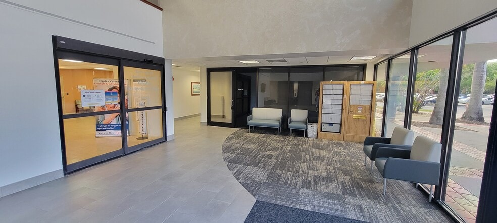 More Photos Of 800 Goodlette Rd N, Naples Medical For Lease