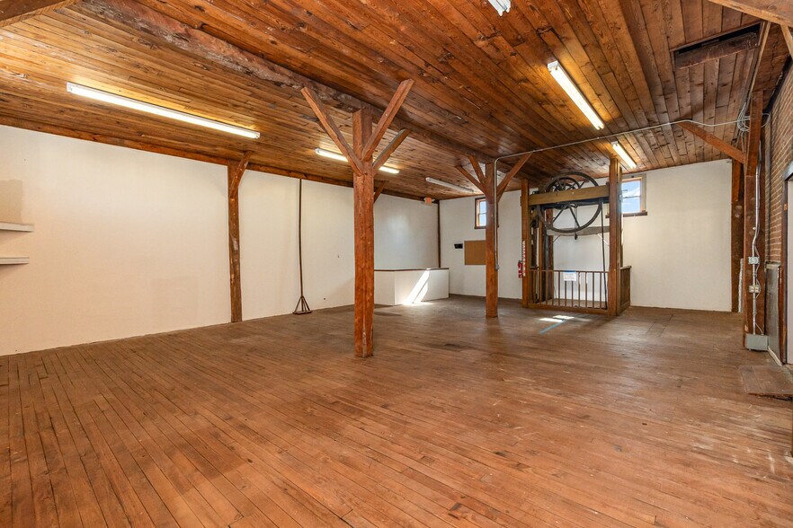 More Photos Of 222 W Plane St, Bethel Storefront For Sale