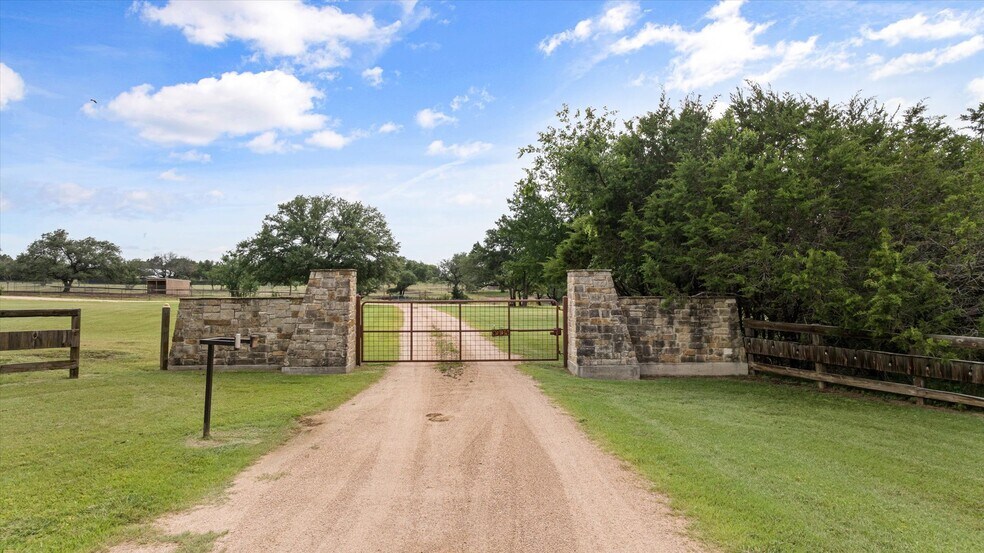 More Photos Of 1904 Floyd Rd, Weatherford Specialty For Sale
