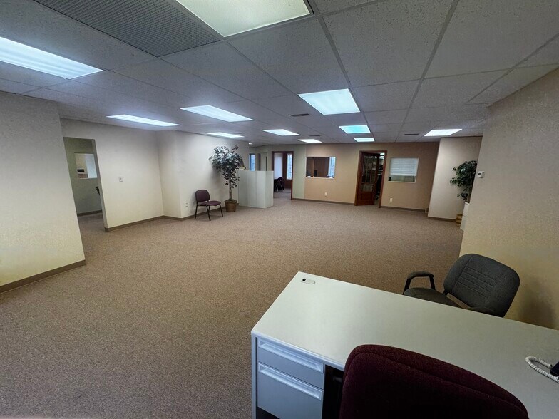 More Photos Of 7445 University Ave, Des Moines Medical For Sale