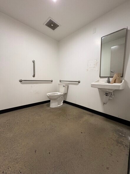 More Photos Of 201 N 7th St, Steubenville Freestanding For Sale