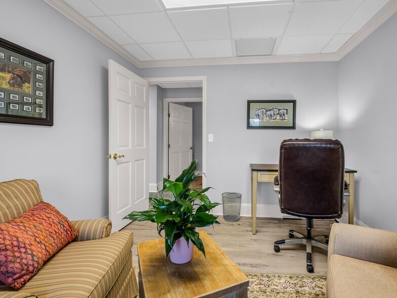 More Photos Of 1612 Asheville Hwy, Hendersonville Office For Sale