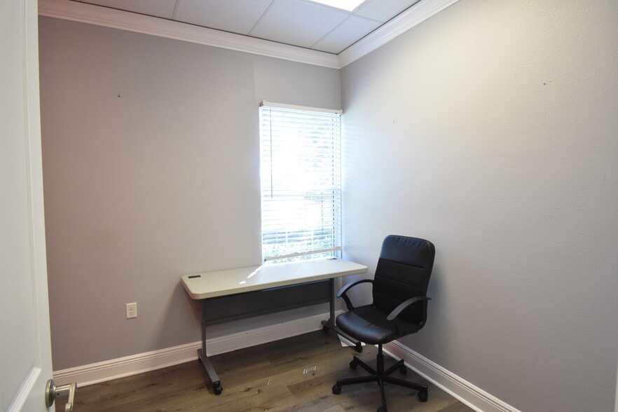 More Photos Of 1377 Providence Rd, Brandon Medical For Lease