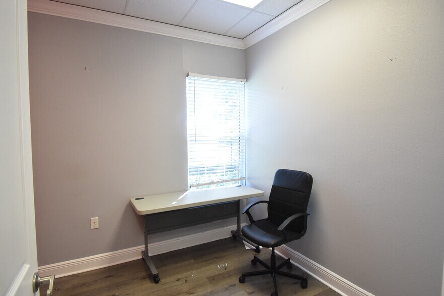 More Photos Of 1377 Providence Rd, Brandon Medical For Lease