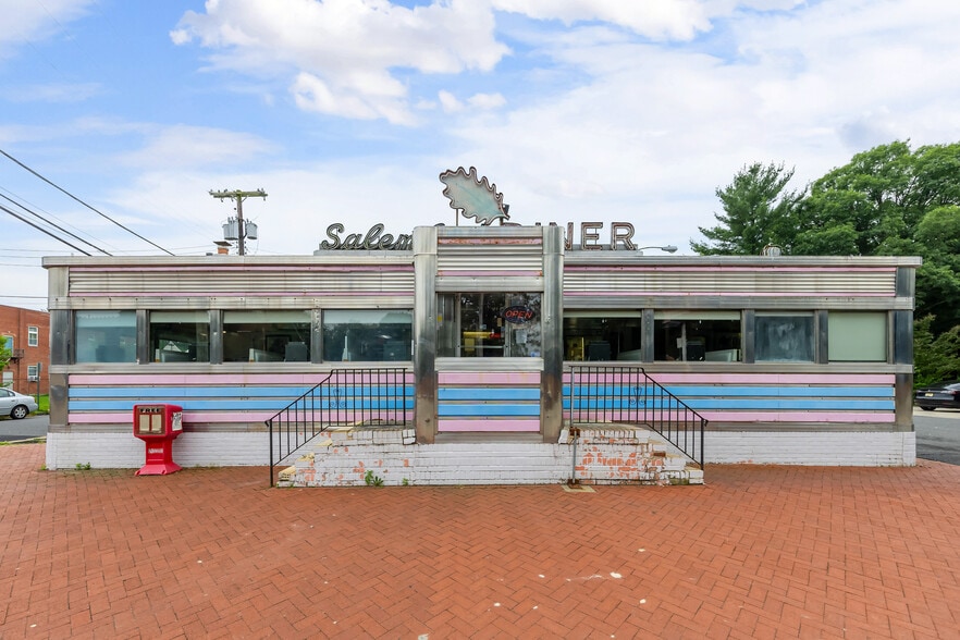 More Photos Of 113 W Broadway, Salem Restaurant For Sale