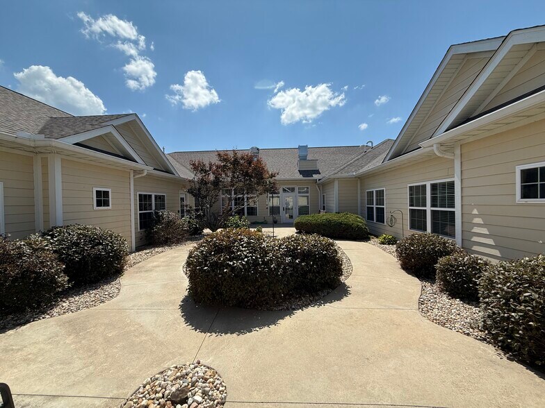 More Photos Of 15+/- Bed Memory Care Illinois Near Peoria, Elmwood Assisted Living For Sale