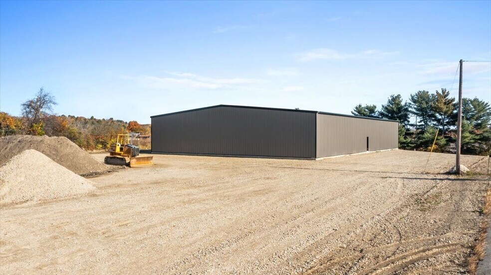 More Photos Of 15 Technology Dr, Auburn Warehouse For Lease