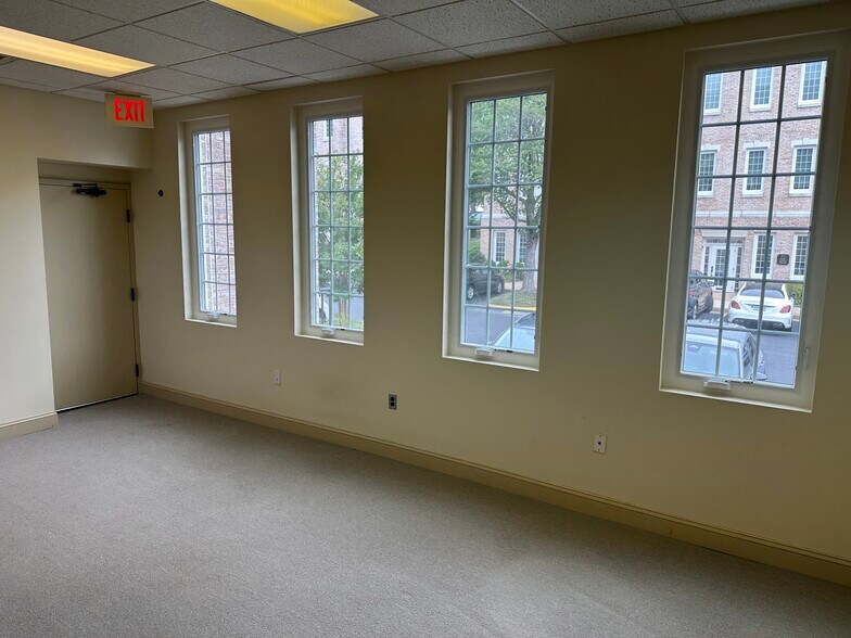 More Photos Of 3923 Blenheim Blvd, Fairfax Medical For Sale