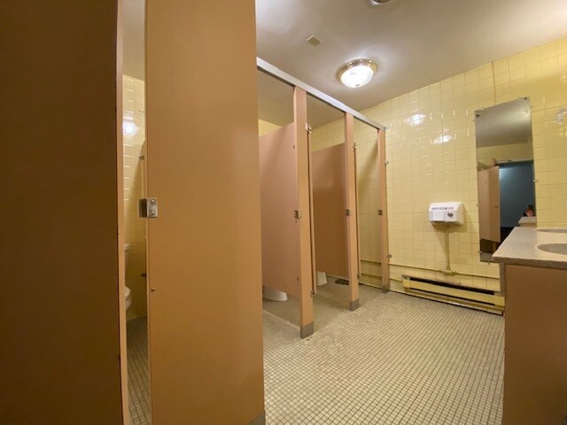 More Photos Of 1601 6th Ave, Stevens Point Freestanding For Sale