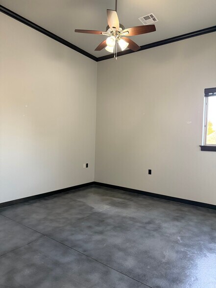 More Photos Of 1716 Signal Ridge Dr, Edmond Office For Sale