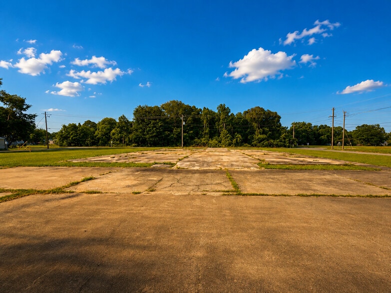 More Photos Of 4206 2nd 1/2 St, Brookshire Office For Sale
