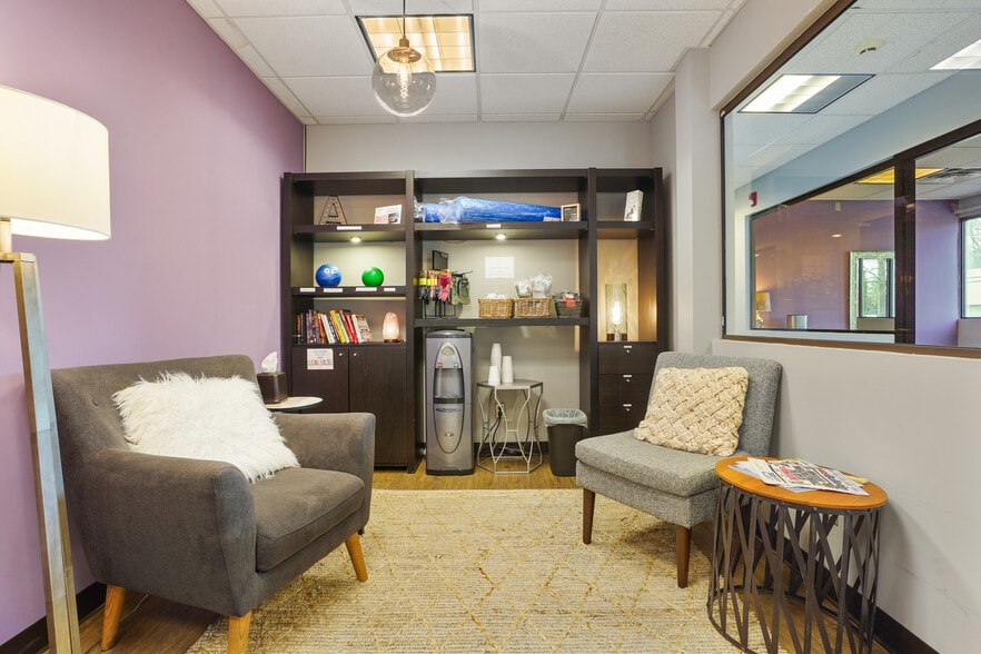 More Photos Of 10 E Willow St, Millburn Office For Lease