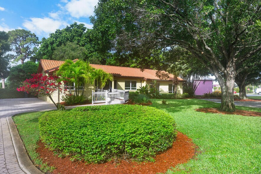More Photos Of 400 SE Flamingo Ave, Stuart Office Residential For Sale