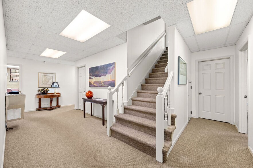 More Photos Of 300 Forest Ave, Chattanooga Office For Sale