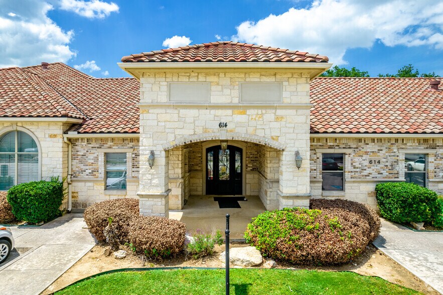 More Photos Of 1202 E Sonterra Blvd, San Antonio Medical For Lease