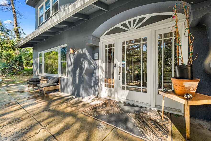 More Photos Of 320 Taylor Rd, Newcastle Specialty For Sale