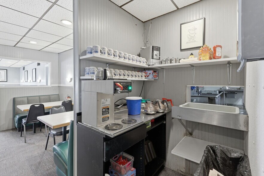 More Photos Of 228 N Jefferson St, Hastings Restaurant For Sale