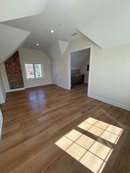 More Photos Of 9525 Southview Ave, Brookfield Warehouse For Lease