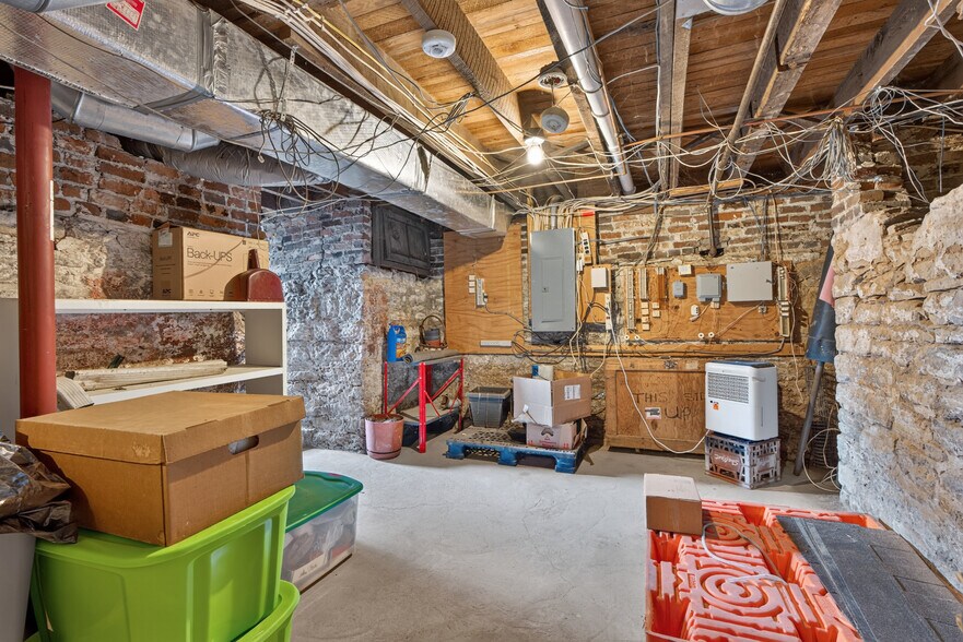 More Photos Of 122 N Locust St, Versailles Office For Sale