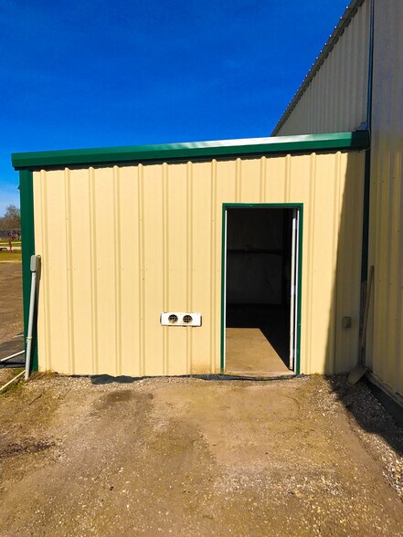 More Photos Of 4515 Smith Rd, Von Ormy Truck Terminal For Lease