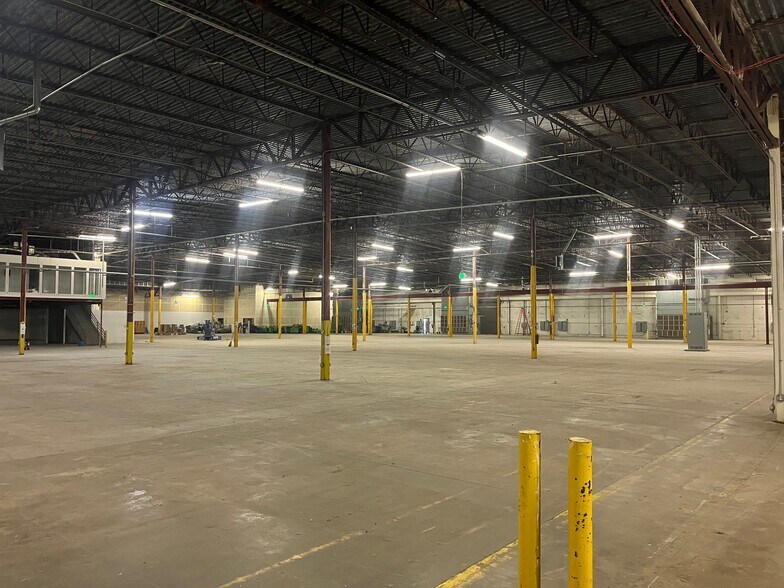 More Photos Of 21000 E 32nd Pky, Aurora Manufacturing For Lease