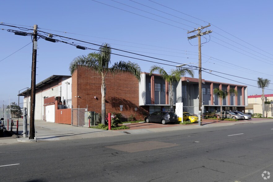 More Photos Of 3467-3479 Kurtz St, San Diego Warehouse For Lease
