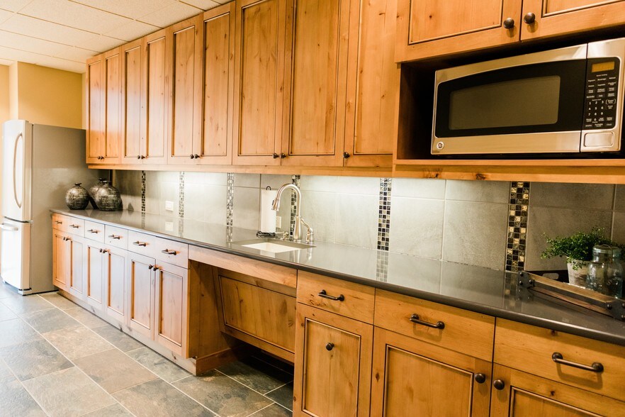 More Photos Of 5110 Edison Ave, Colorado Springs Office For Sale