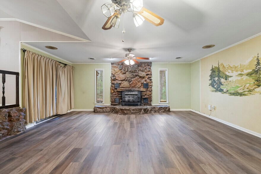 More Photos Of 30 Broadview St, Greenbrier Office For Sale