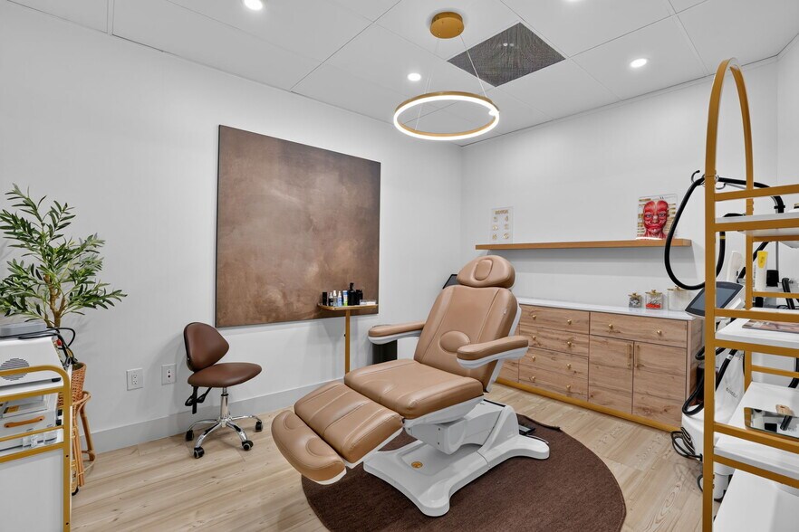 More Photos Of 10271 Sunset Dr, Miami Medical For Lease