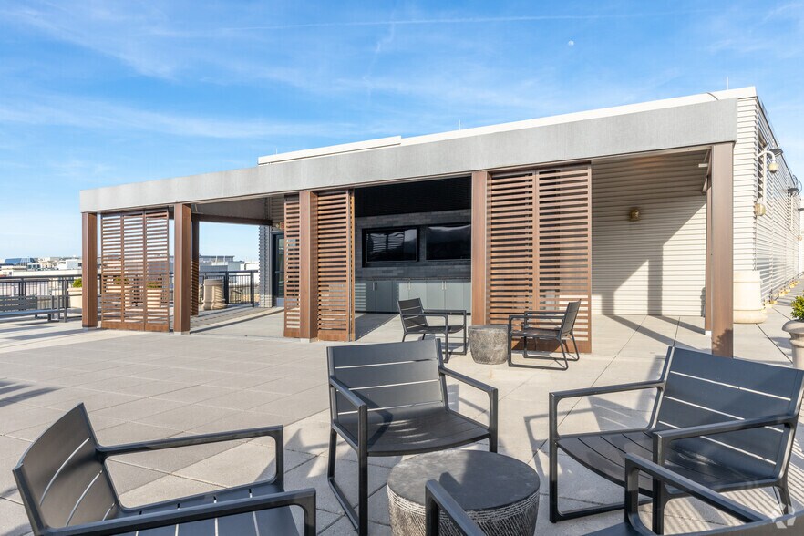 More Photos Of 950 F St NW, Washington Office For Lease