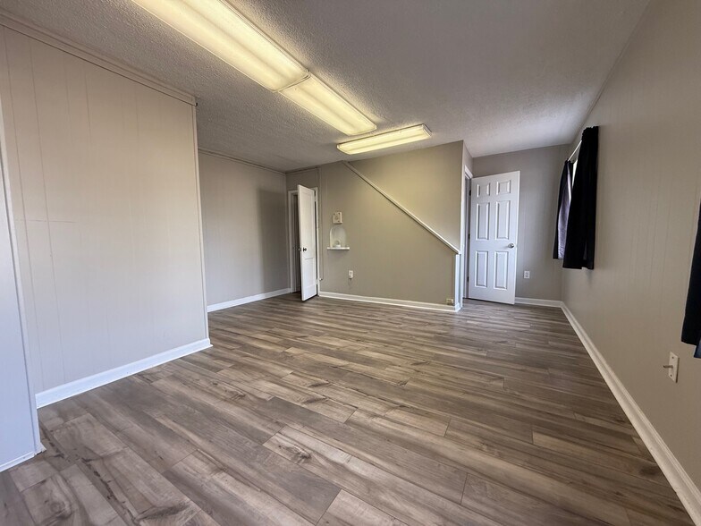 More Photos Of 404 Opelika Rd, Auburn General Retail For Lease