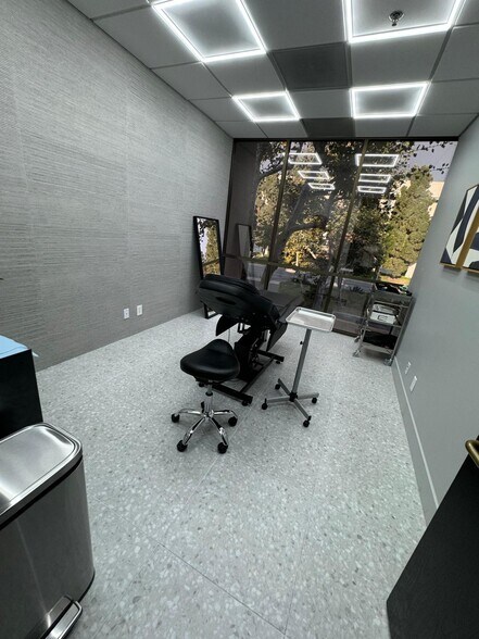 More Photos Of 1601 Dove St, Newport Beach Medical For Lease