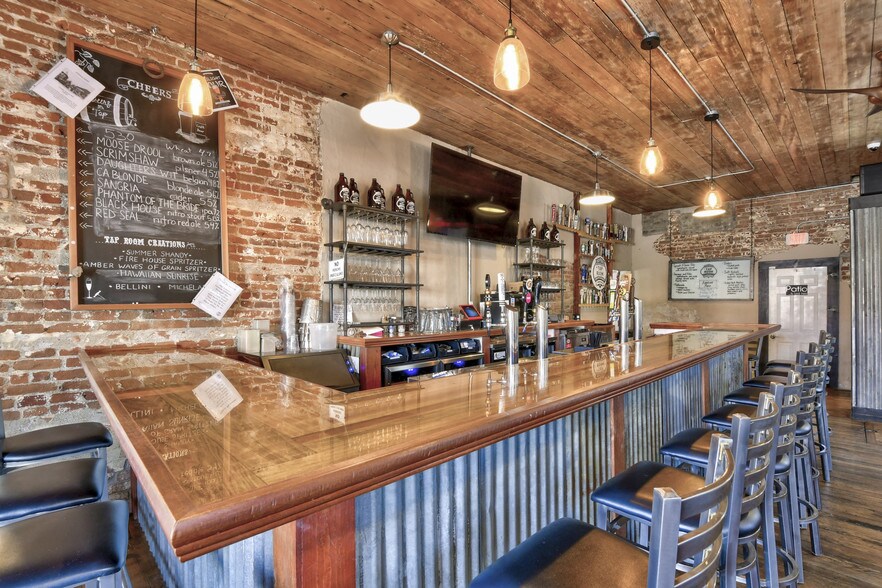 More Photos Of 121 8th St, Colusa Showroom For Sale