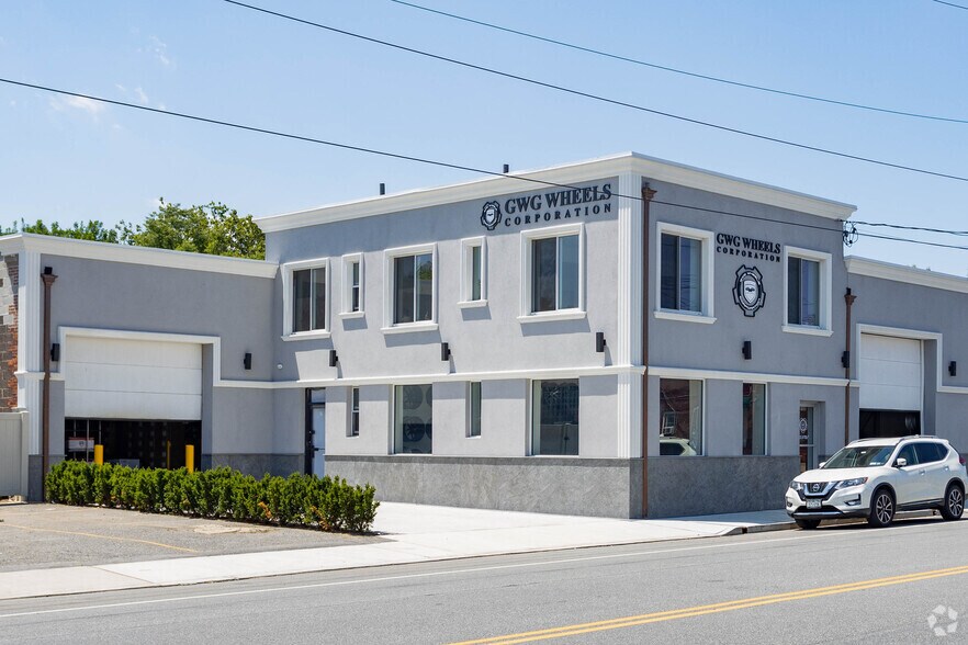 Primary Photo Of 105 Lakeville Rd, New Hyde Park Light Manufacturing For Lease