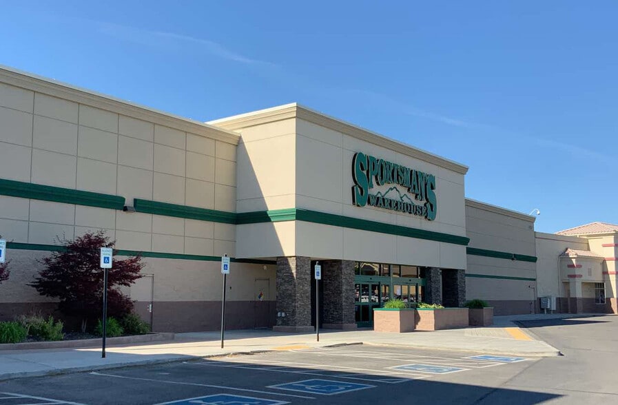 More Photos Of 4875-4901 E Main St, Farmington Unknown For Lease