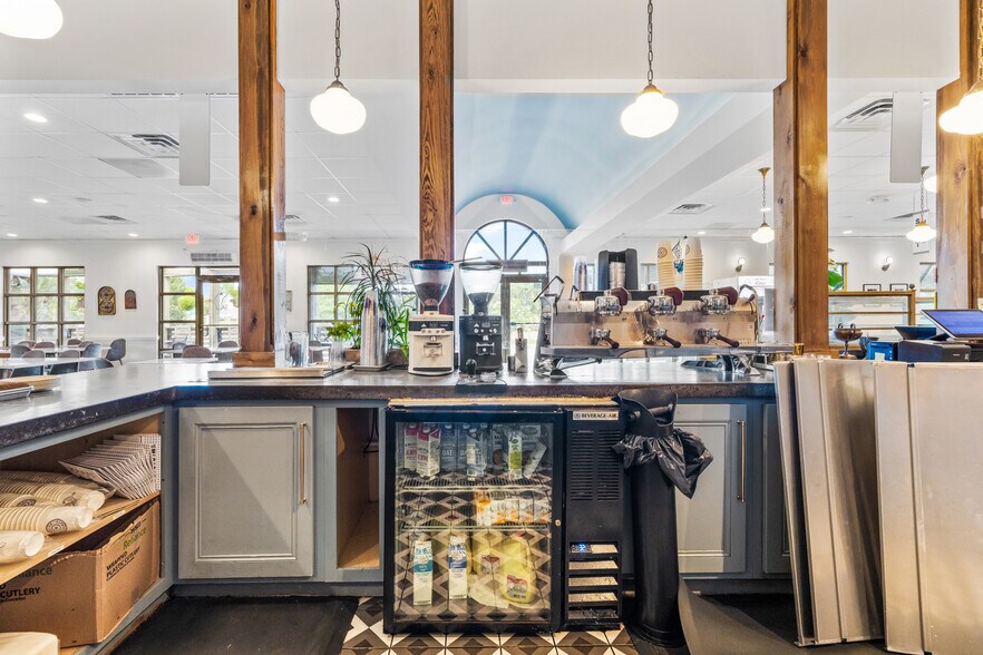 More Photos Of 11359 Highway 17, Pawleys Island Restaurant For Sale