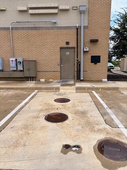 More Photos Of 5325 McPherson Blvd, Fort Worth Unknown For Lease