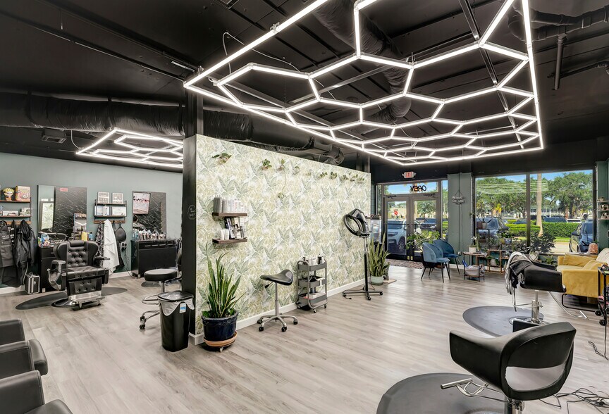 More Photos Of 23 Royal Palm Pointe, Vero Beach Restaurant For Sale