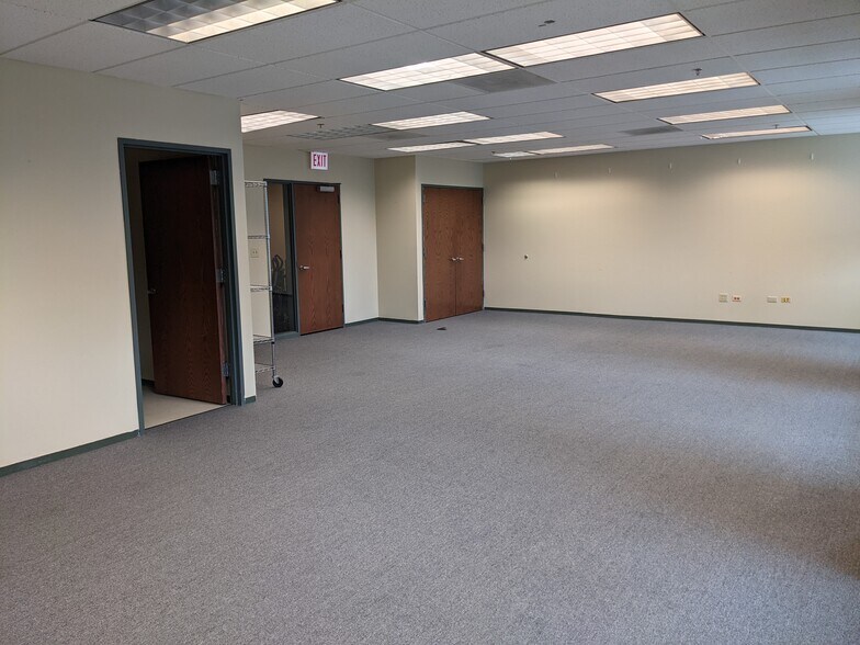 More Photos Of 1111 N Wells St, Chicago Office For Lease