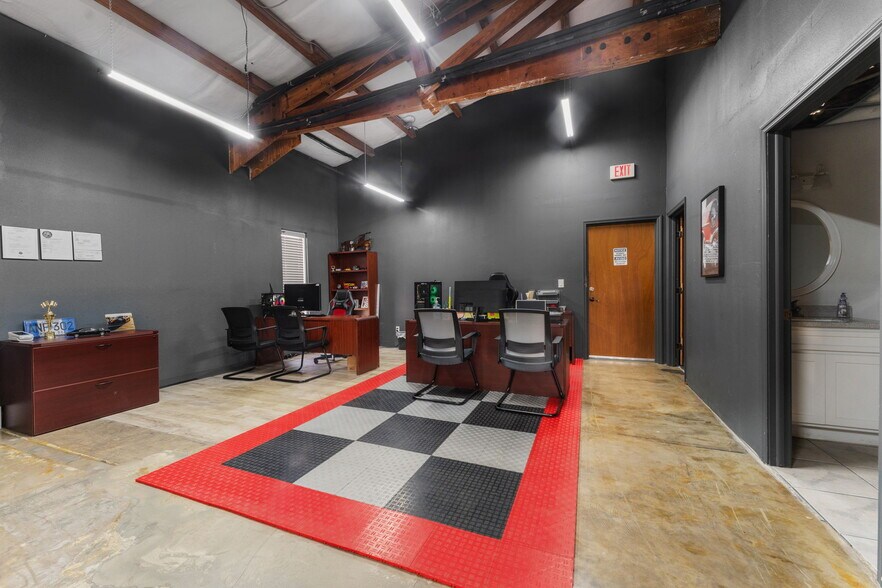 More Photos Of 109 N Falkenburg Rd, Tampa Manufacturing For Sale