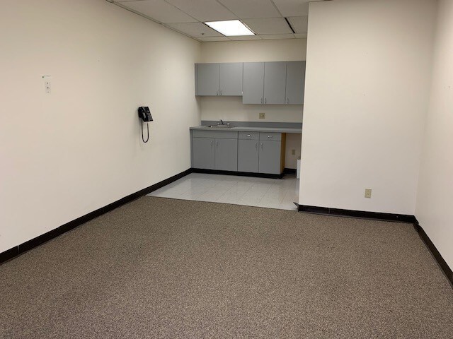 More Photos Of 16216 Baxter Rd, Chesterfield Medical For Lease