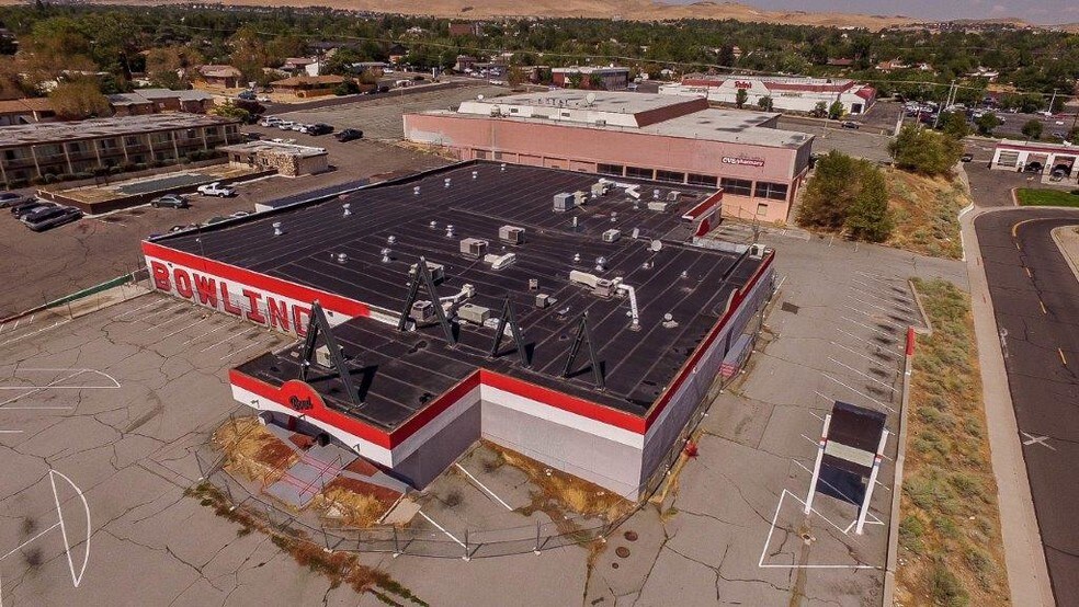 More Photos Of 1201 Stardust St, Reno Bowling Alley For Lease
