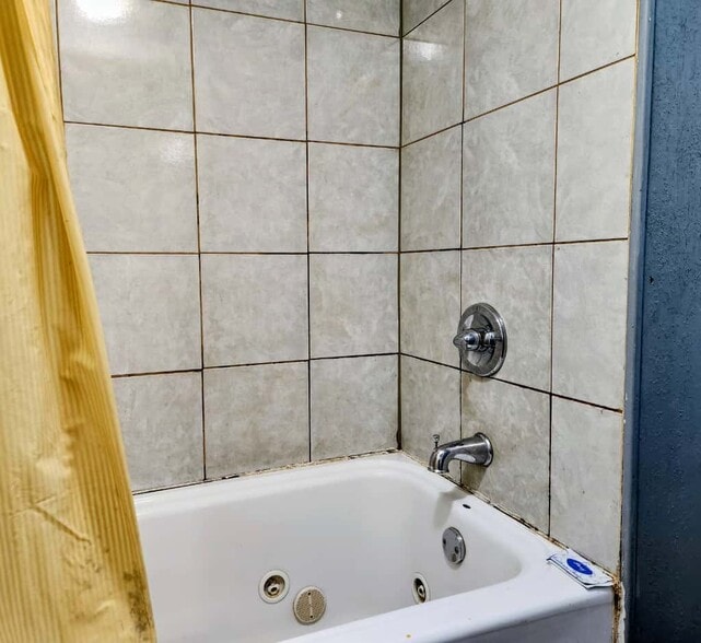 More Photos Of 317 S State St, Westville Hotel For Sale