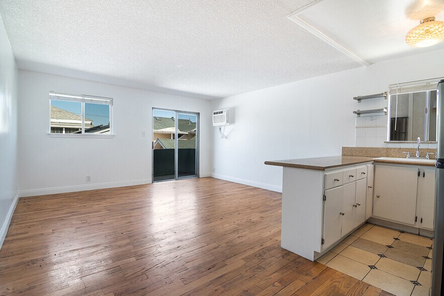 More Photos Of 439 S Hobart Blvd, Los Angeles Apartments For Sale