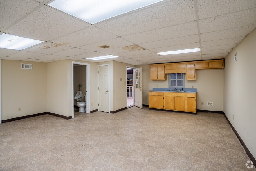 More Photos Of 9296 S Main St, Jonesboro Service For Sale