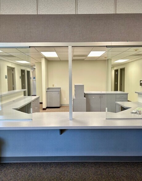 More Photos Of 1390 Biddle Rd, Medford General Retail For Lease